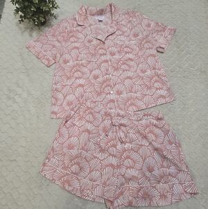 Tommy Bahama Seashell Short-Sleeved and Shorts Pajama Set, Size Large